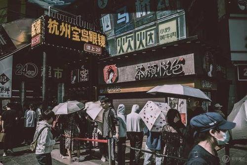五一爆料捷克街头最新消息今天,多元文化碰撞，狂欢氛围弥漫